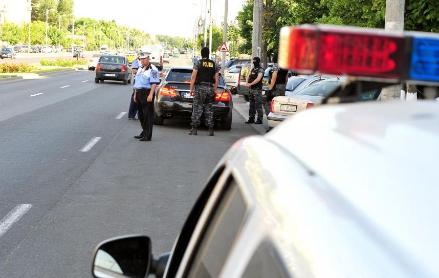 Peste 7.300 de amenzi date de poliţişti în primele două zile ale anului 2014