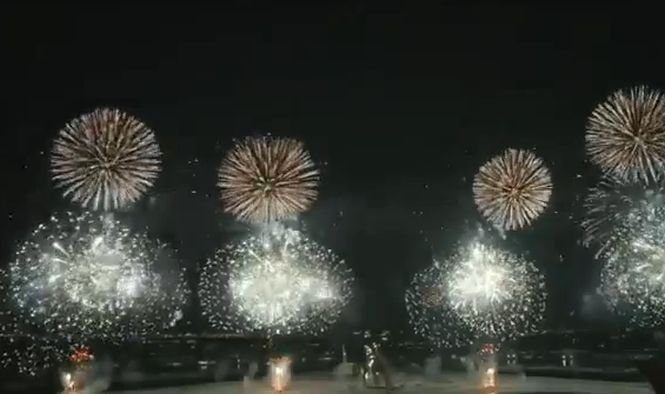 Record mondial de artificii în Dubai. Mii de oameni s-au bucurat de spectacol