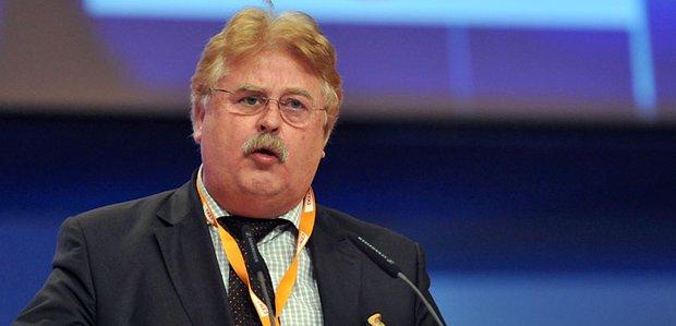 PSD îi va cere lui Elmar Brok să demisioneze din funcţiile pe care le are în Parlamentul European