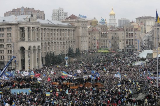 Ucraina, în pragul unei REVOLUŢII. Zeci de mii de protestatari au manifestat în Piaţa Independenţei din Kiev