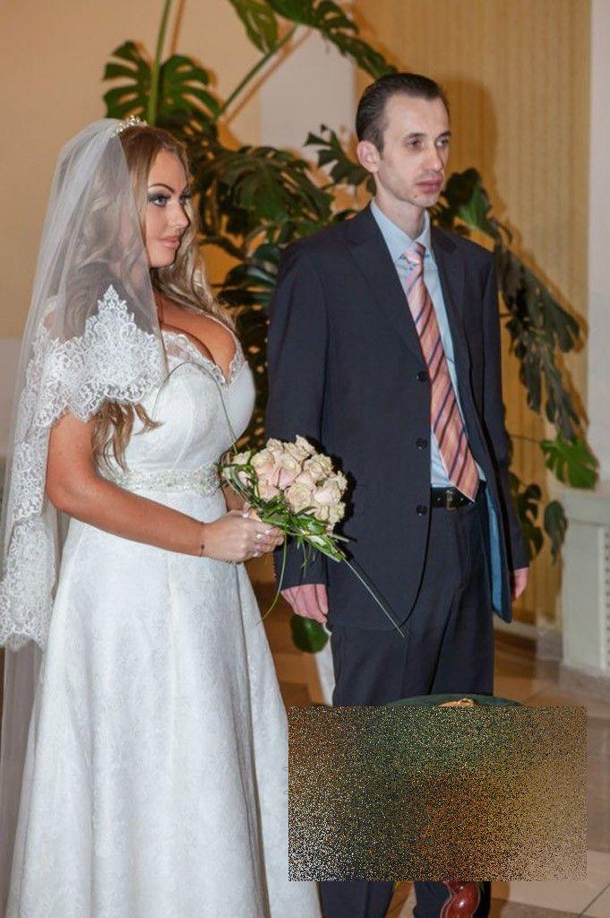 Cum arată mireasa care s-a căsătorit cu acest bărbat. Nunta au făcut-o imediat după Anul Nou 241661