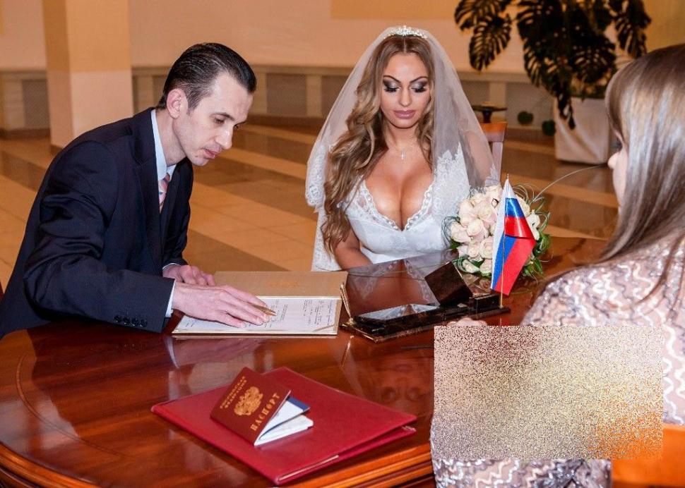 Cum arată mireasa care s-a căsătorit cu acest bărbat. Nunta au făcut-o imediat după Anul Nou 241663