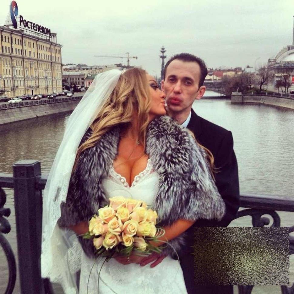 Cum arată mireasa care s-a căsătorit cu acest bărbat. Nunta au făcut-o imediat după Anul Nou 241672