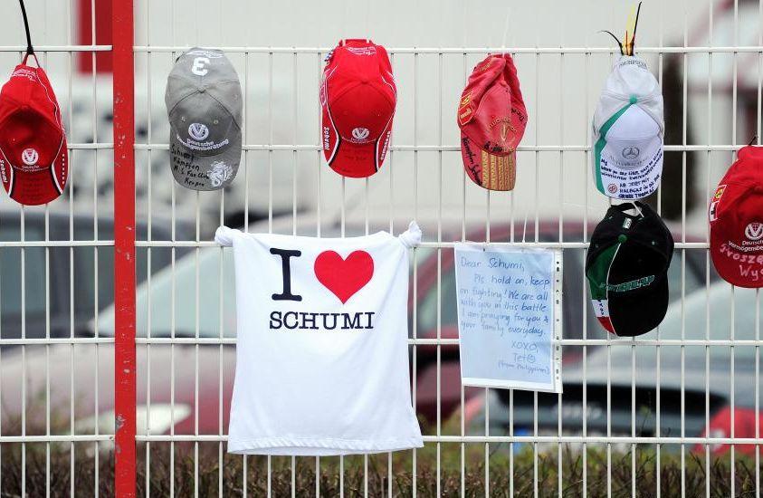 Un apropiat al lui Schumacher spune că starea pilotului &quot;s-a ameliorat uşor&quot;