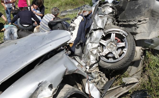 Patru morţi şi un rănit grav, bilanţul unui gest inconştient făcut de şoferul unei maşini de teren