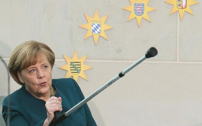 Cancelarul german Angela Merkel, în cârje după accidentul de la schi