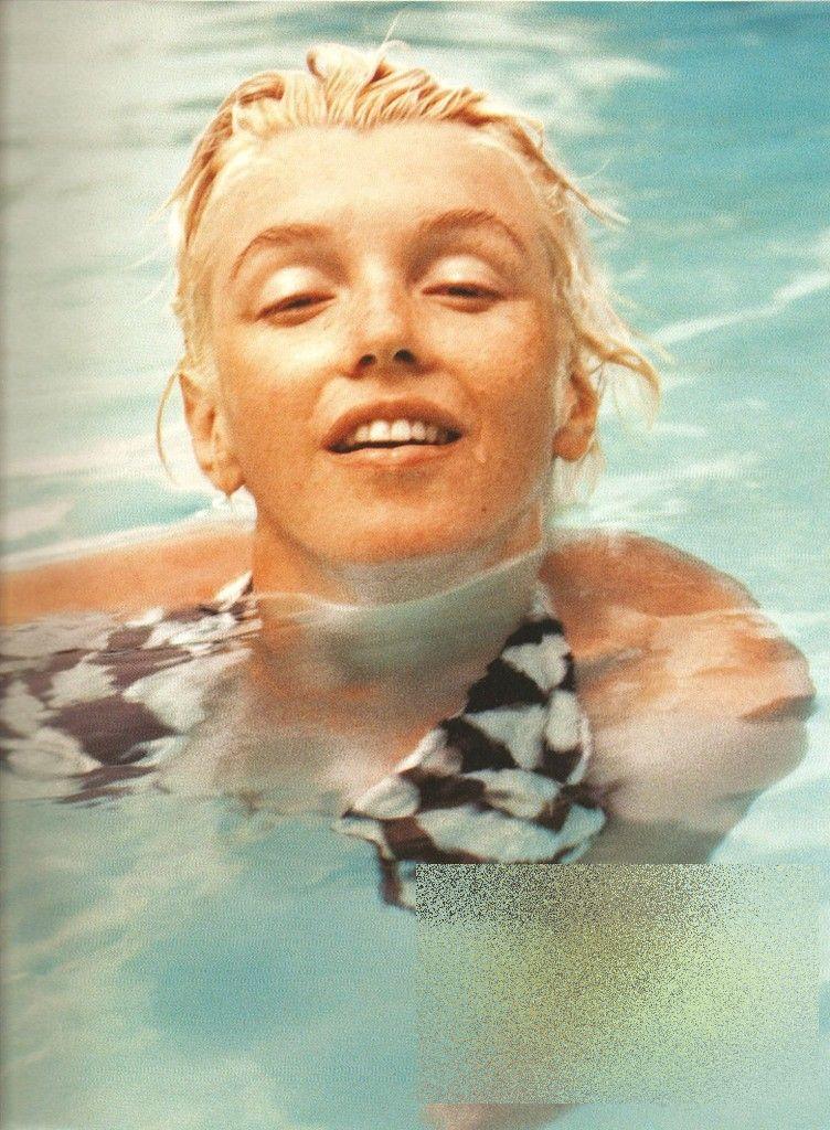 Foarte puţini şi-au dat seama cine este această femeie. Absolut TOATĂ lumea a auzit de ea 242139