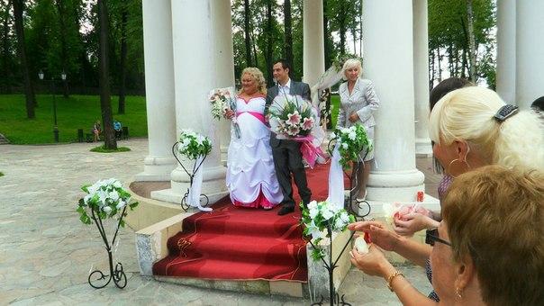 Toţi prietenii lui l-au avertizat să NU se căsătorească. "Când îşi va da seama va fi prea târziu" 242128