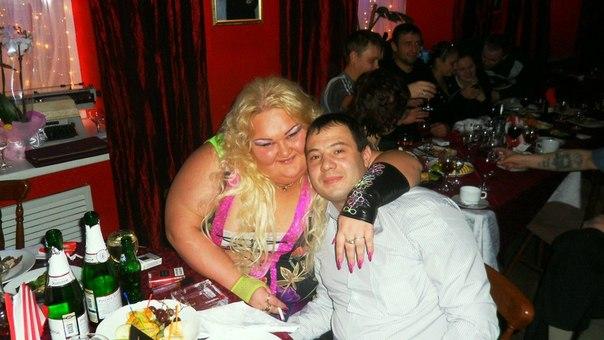 Toţi prietenii lui l-au avertizat să NU se căsătorească. "Când îşi va da seama va fi prea târziu" 242130