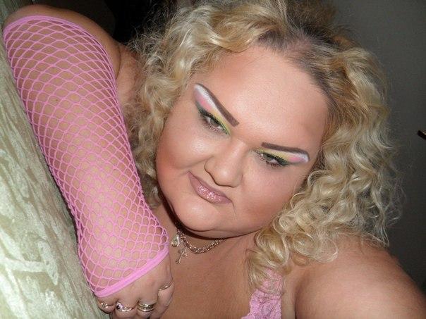 Toţi prietenii lui l-au avertizat să NU se căsătorească. "Când îşi va da seama va fi prea târziu" 242134