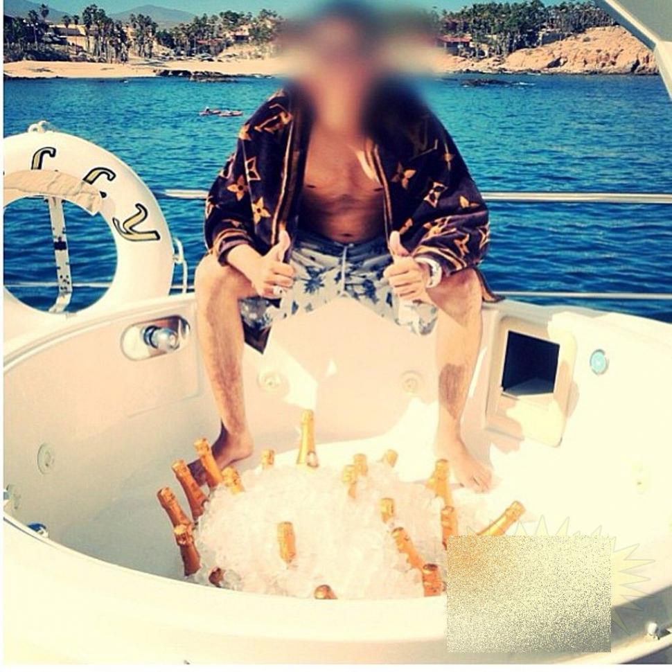 Alături de Paris Hilton se află cel mai PERICULOS om din ţară. Fotografiile de pe Instagram şi Facebook l-au dat de gol 242357