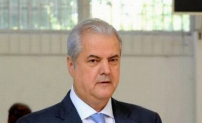 Adrian Năstase susţine petiţia Antenei 3. Fostul premier îşi îndeamnă prietenii să semneze actul