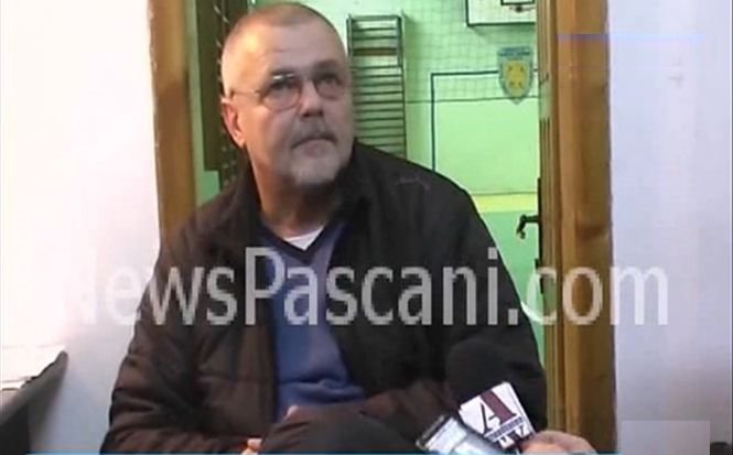 Profesorul din Paşcani, care cerea bani pentru motivarea absenţelor, cercetat de procurori