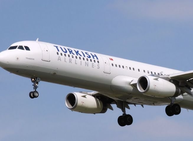 Un avion al companiei Turkish Airlines A ATERIZAT DE URGENŢĂ, după o alertă cu bombă
