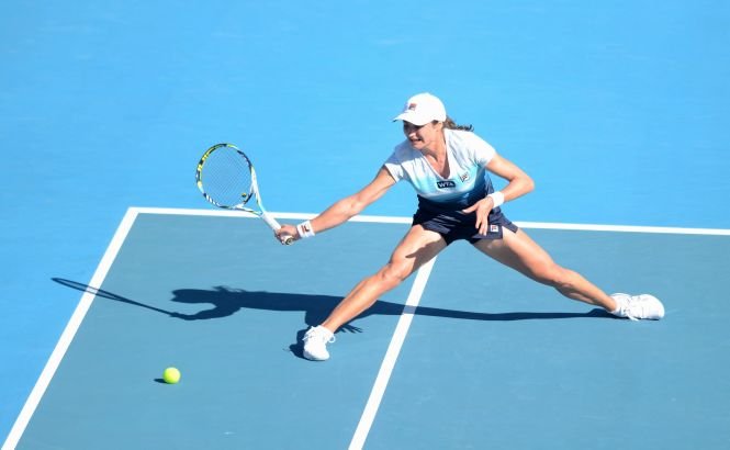 Monica Niculescu s-a calificat în turul doi la Australian Open. Alexandra Cadanţu, eliminată