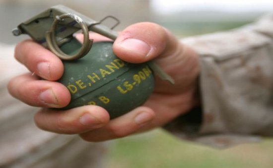 O grenadă în stare de funcţionare a fost găsită la mai puţin de un metru în centrul Ploieştiului 