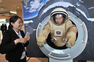 Primii ''turiști spațiali&quot;. Chinezi vor pleca în Cosmos între 2014 și 2015 