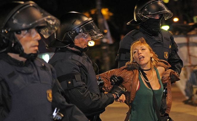 Spania. Protestele din Burgos au dus la arestarea a 40 de persoane şi rănirea a 11 poliţişti