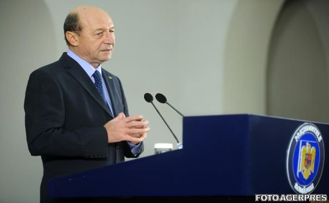 Băsescu: România a revenit la nivelul anului 2000 din punct de vedere al credibilităţii. Suntem pe marginea prăpastiei