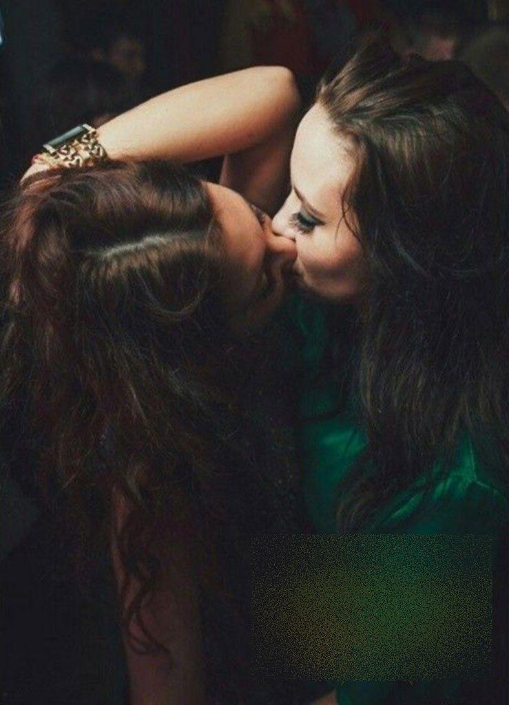 Imaginile care au revoltat zeci de părinţi. Ce fotografii a postat educatoarea copiilor lor pe contul ei de pe Instagram 242785