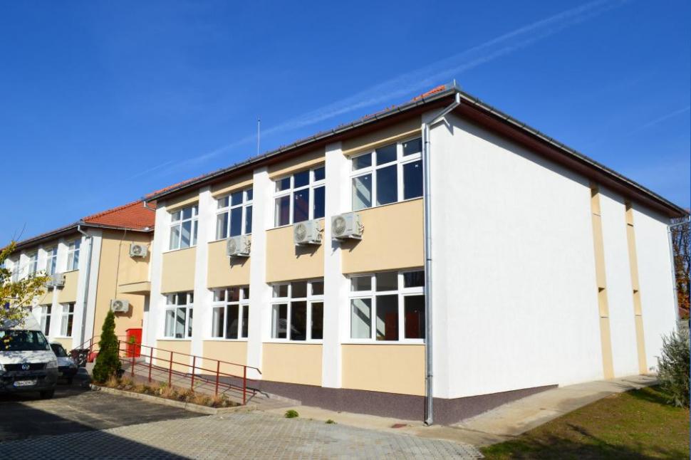 (P) Centrul de zi pentru persoanele cu scleroză multiplă din Oradea, reabilitat prin Regio 240271