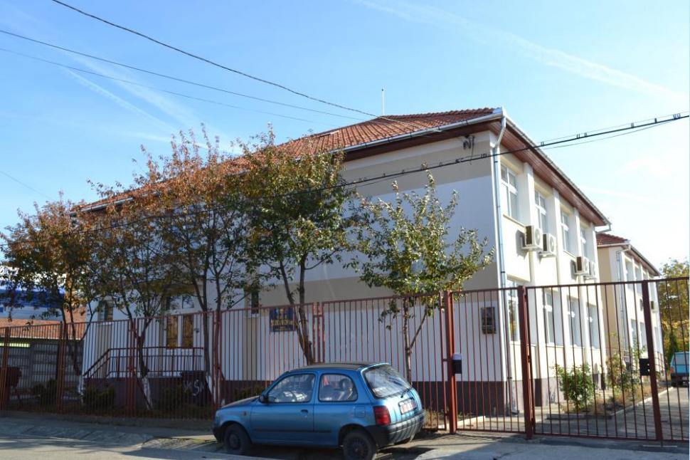 (P) Centrul de zi pentru persoanele cu scleroză multiplă din Oradea, reabilitat prin Regio 240274