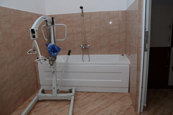 (P) Centrul de zi pentru persoanele cu scleroză multiplă din Oradea, reabilitat prin Regio 240277