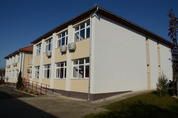 (P) Centrul de zi pentru persoanele cu scleroză multiplă din Oradea, reabilitat prin Regio 240278