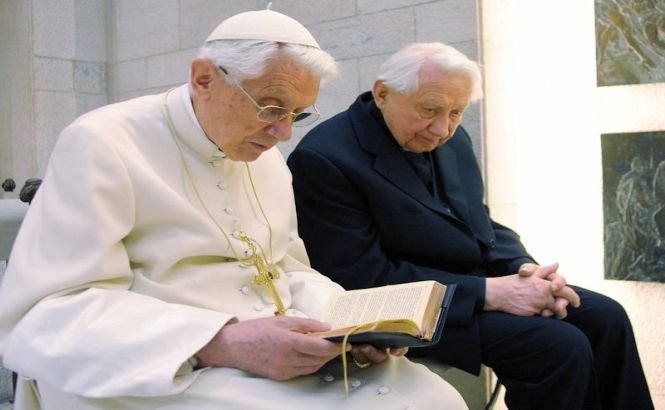 Papa Benedict XVI s-a întors astăzi la Vatican 