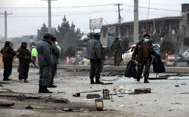 Cel puţin 14 persoane au fost ucise într-un atentat sinucigaş produs într-un restaurant din Kabul