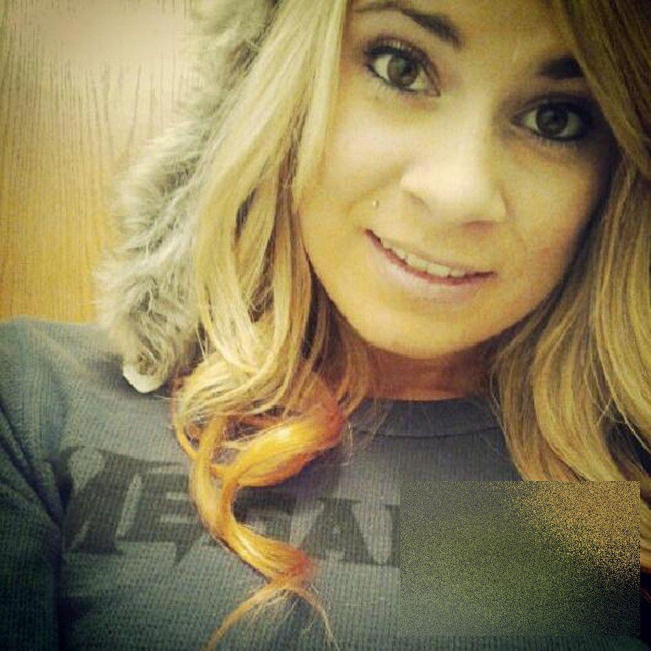 "E prea blondă!" Ce a făcut fata asta după ce a văzut un video pe YouTube. O persoană a ajuns la spital 243384