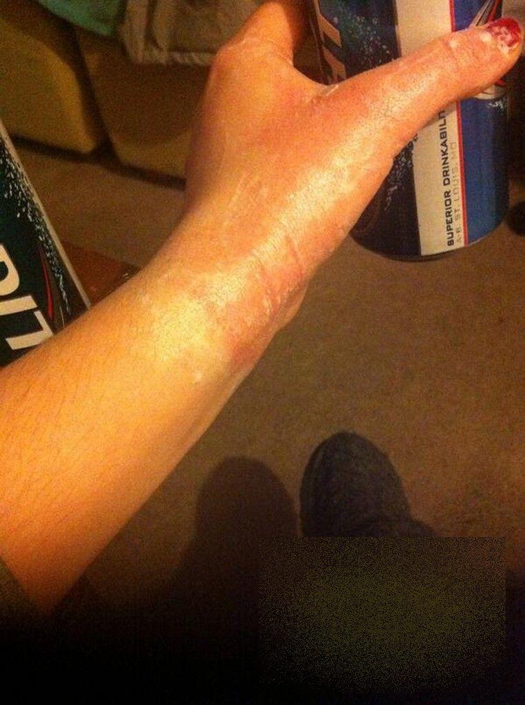 "E prea blondă!" Ce a făcut fata asta după ce a văzut un video pe YouTube. O persoană a ajuns la spital 243386