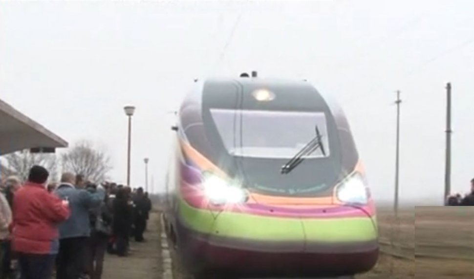 Cel mai rapid tren electric fabricat în România a ajuns la destinaţie cu două ore întârziere