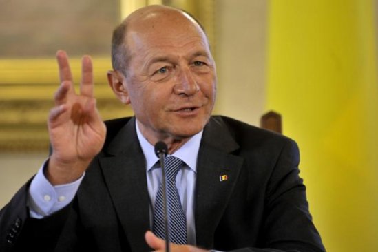 Peste 125.000 de oameni au semnat petiţia pentru demisia preşedintelui Traian Băsescu
