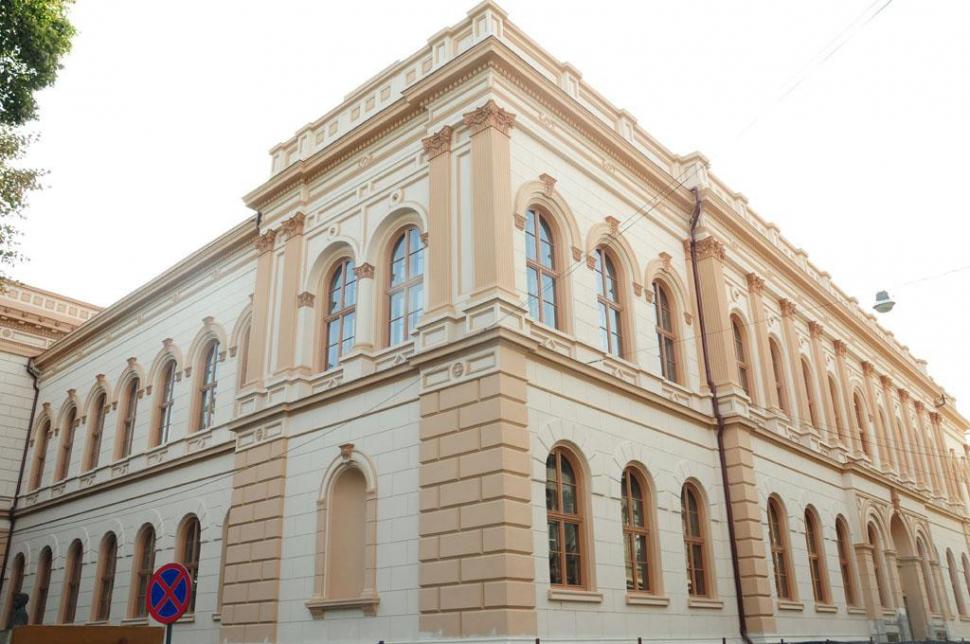 (P) Colegiul  „Moise Nicoară”, Arad – tradiţie şi inovaţie prin Regio 242260