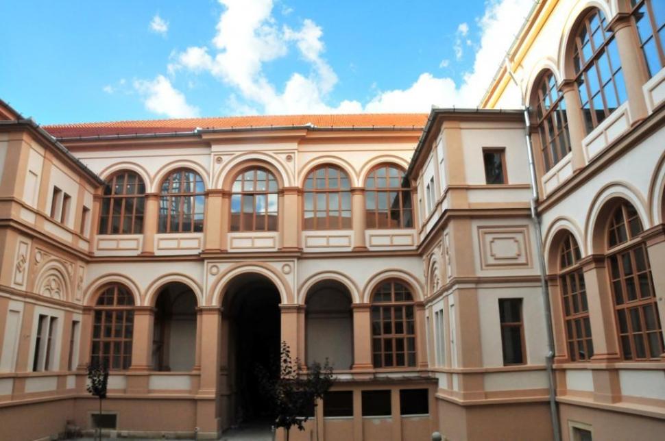 (P) Colegiul  „Moise Nicoară”, Arad – tradiţie şi inovaţie prin Regio 242272