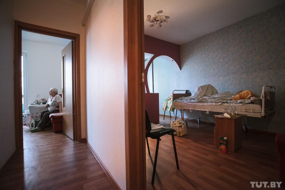 Părinţii ei sunt în lacrimi. Cum arată fiica lor după ce a făcut o operaţie estetică 243670