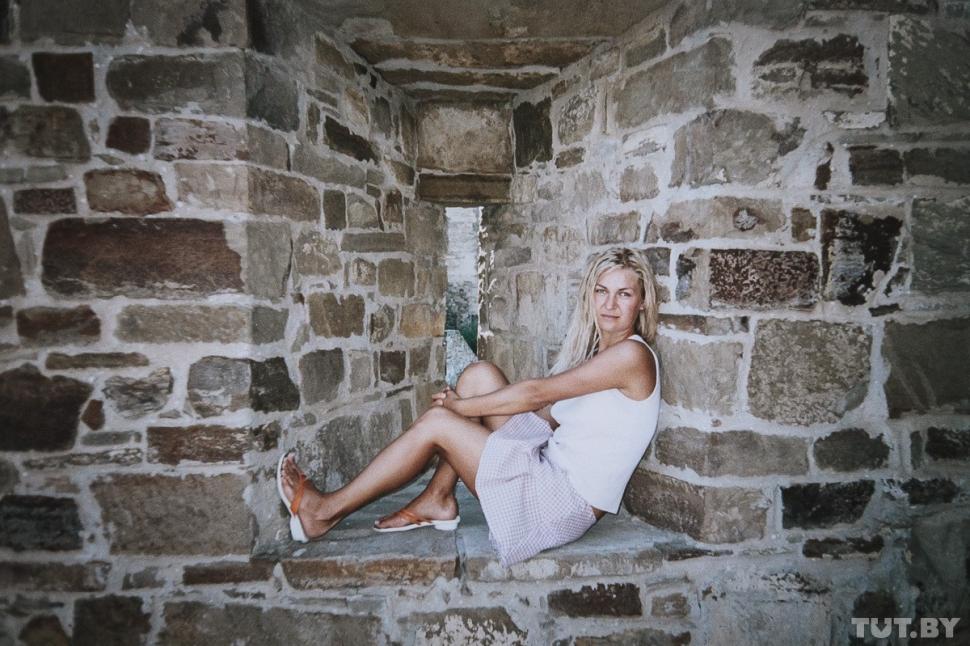 Părinţii ei sunt în lacrimi. Cum arată fiica lor după ce a făcut o operaţie estetică 243674