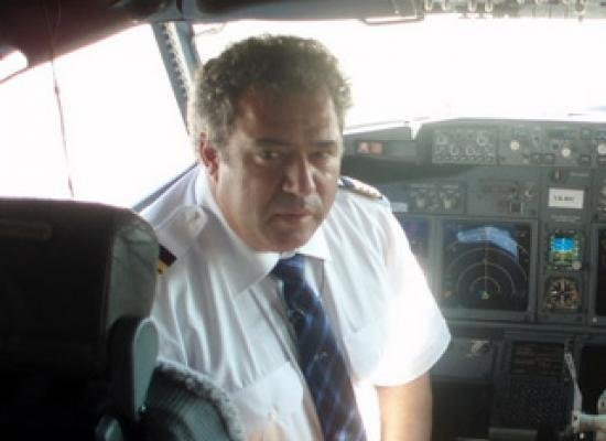 Romatsa a cerut OPRIREA emiţătorului ELT din avionul pilotat de Adrian Iovan, pentru că semnalul lui îi deranja în cască