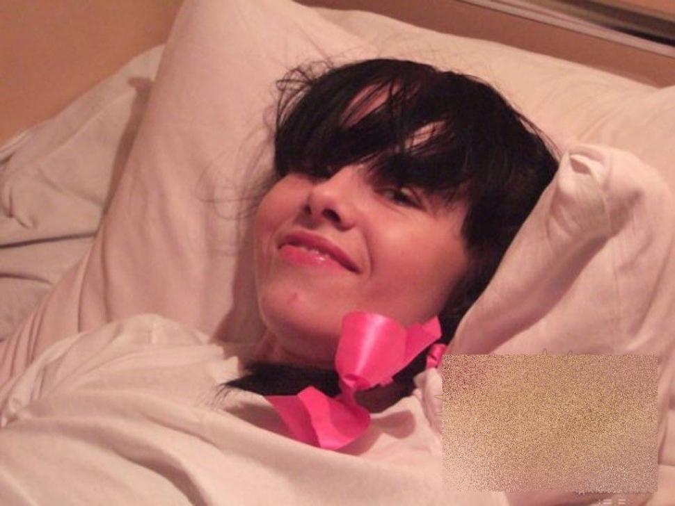 Ce s-a întâmplat cu această tânără în seara în care a făcut poza asta. Viaţa ei s-a schimbat RADICAL 244226