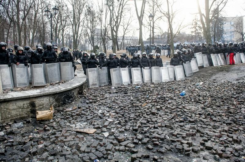 Arsenalul protestatarilor din Kiev. De la piatra cubică la armele cu aer comprimat 244484