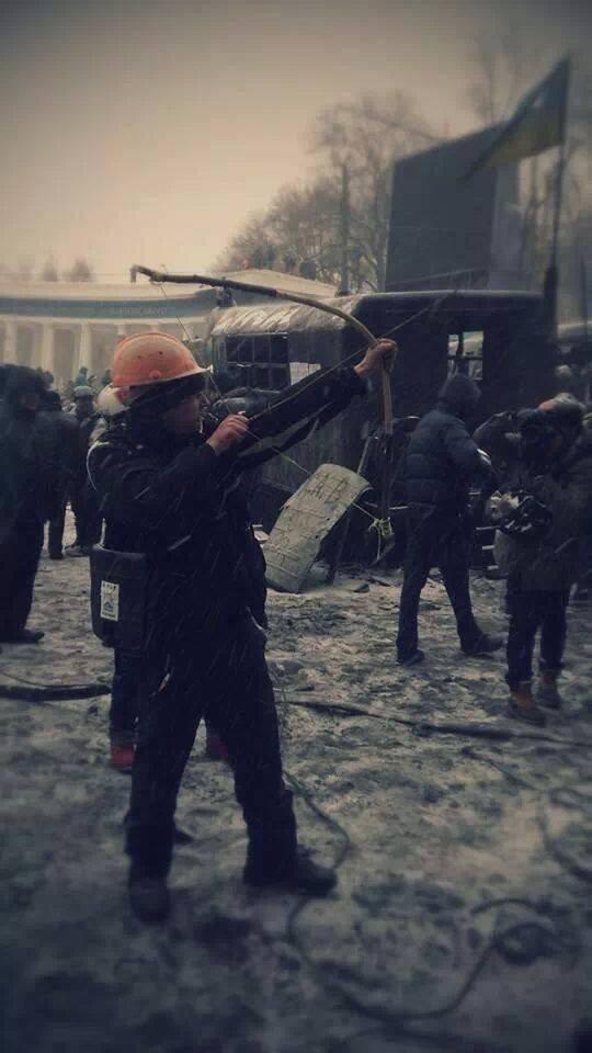 Arsenalul protestatarilor din Kiev. De la piatra cubică la armele cu aer comprimat 244487