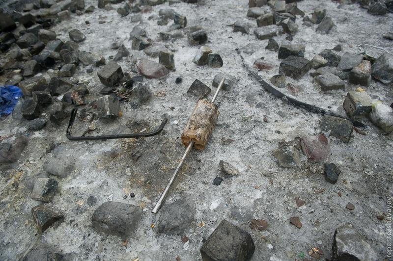 Arsenalul protestatarilor din Kiev. De la piatra cubică la armele cu aer comprimat 244490