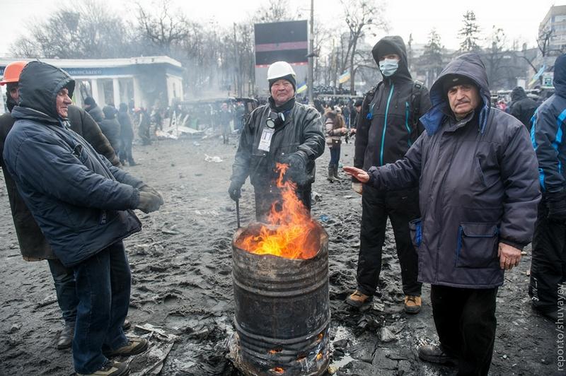 Arsenalul protestatarilor din Kiev. De la piatra cubică la armele cu aer comprimat 244495