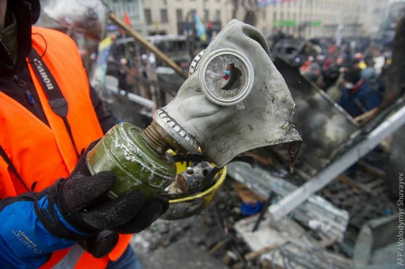 Arsenalul protestatarilor din Kiev. De la piatra cubică la armele cu aer comprimat 244499