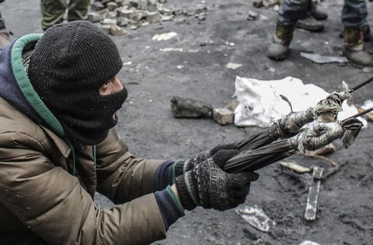 Ucraina, la un pas de REVOLUŢIE: &quot;Manifestanţii DEPOZITEAZĂ ARME!&quot;