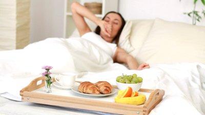 STUDIU: Aspectul fizic şi kilogramele în plus sunt motivele pentru care femeile NU mănâncă dimineaţa
