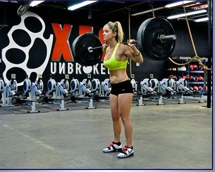 Ea este dovada vie că aparenţele sunt înşelătoare. Ce face această "fată cuminte" în fiecare seară 244762