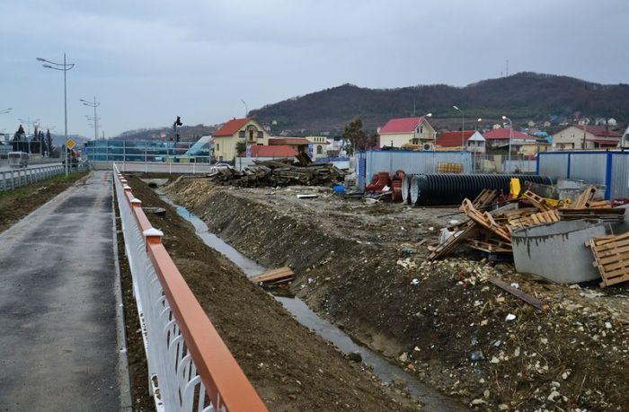 Imagini incredibile din Rusia. Asa arată oraşul care va găzdui cele mai scumpe Jocuri Olimpice de Iarnă. "Au pictat noroiul cu verde, că nu creşte iarba" 244950