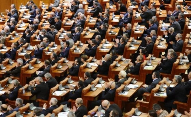 IPP: 9% din parlamentari au migrat cel puţin o dată în 2013